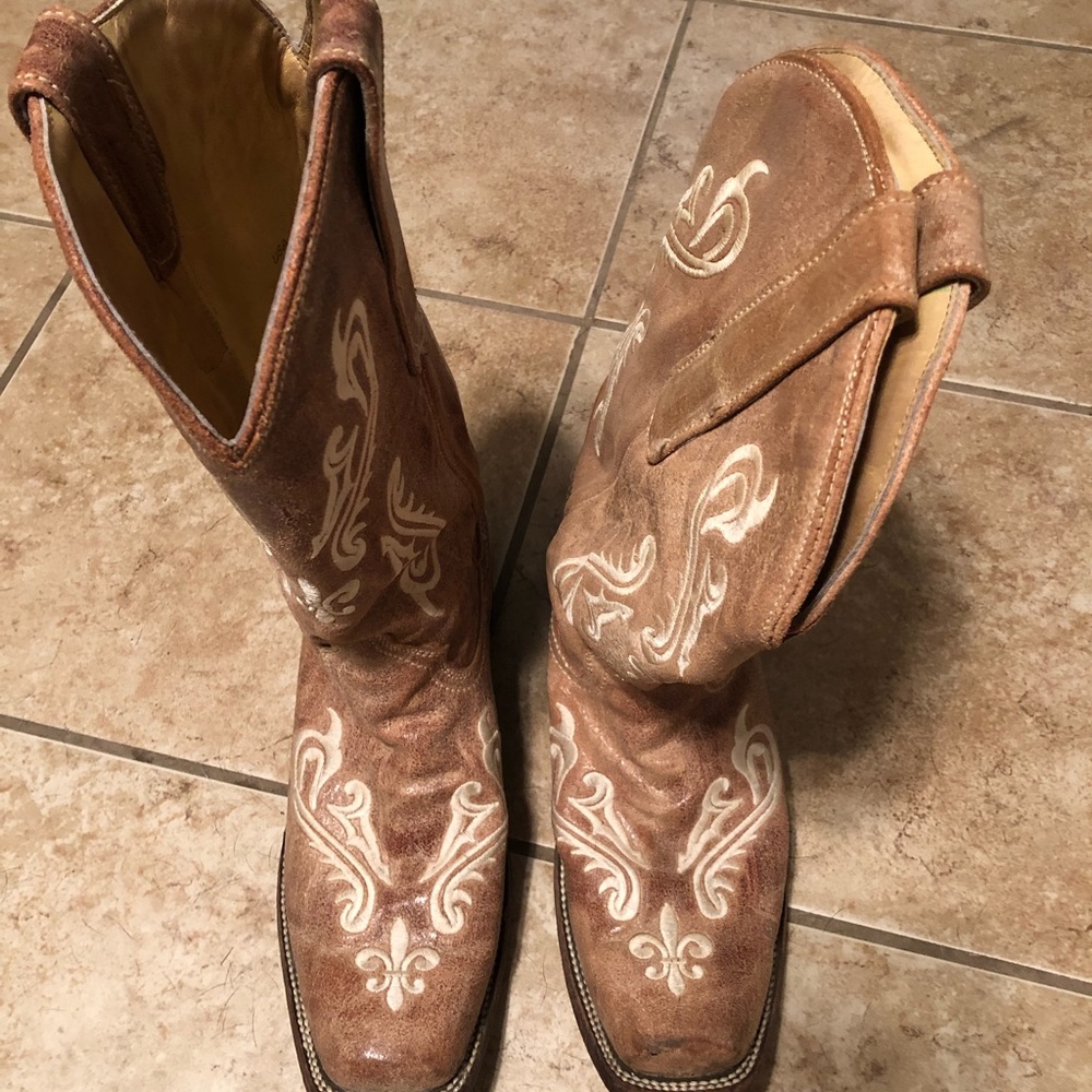 Corral boots